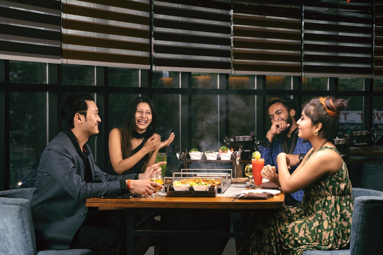 B4Foods best buffet restaurant in Gomti Nagar Lucknow serving veg and non-veg dishes